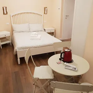 Maison d'hôtes Glam G H O S T E L, La Spezia